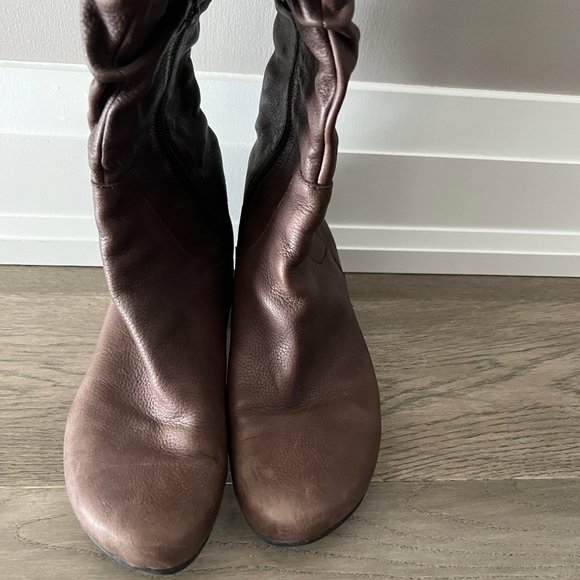 Me Too Brown Leather Boots - Size 8 - Picture 2 of 5